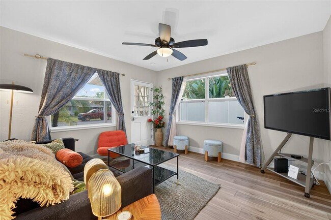 Building Photo - 2301 14th Ave N