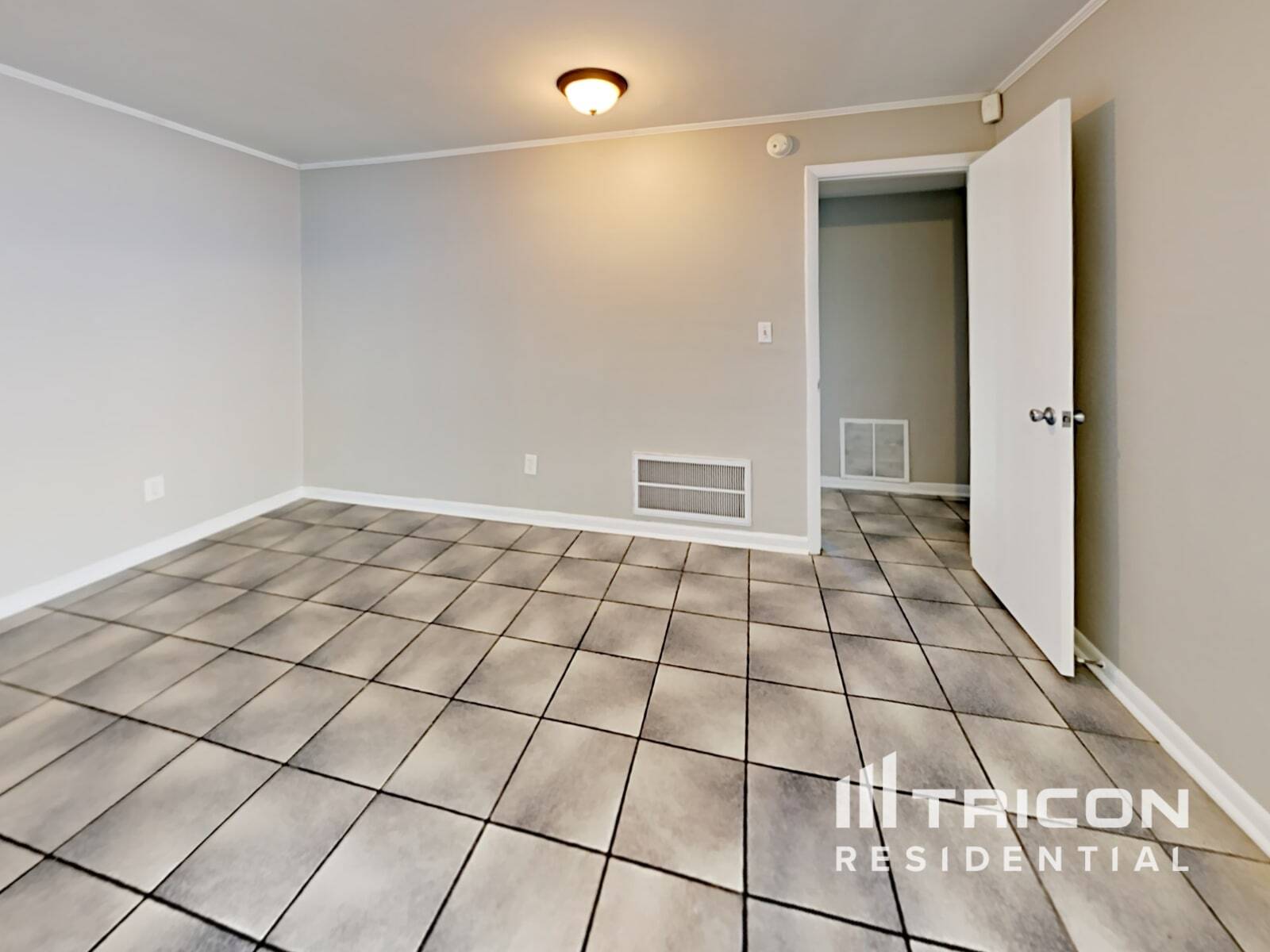 Building Photo - 7102 Woodfield Dr