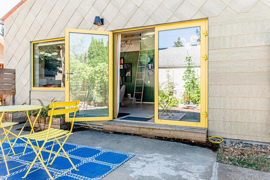 Building Photo - 8020 N Hurst Ave