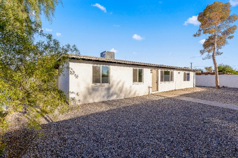 Building Photo - 4541 S 18th Ave
