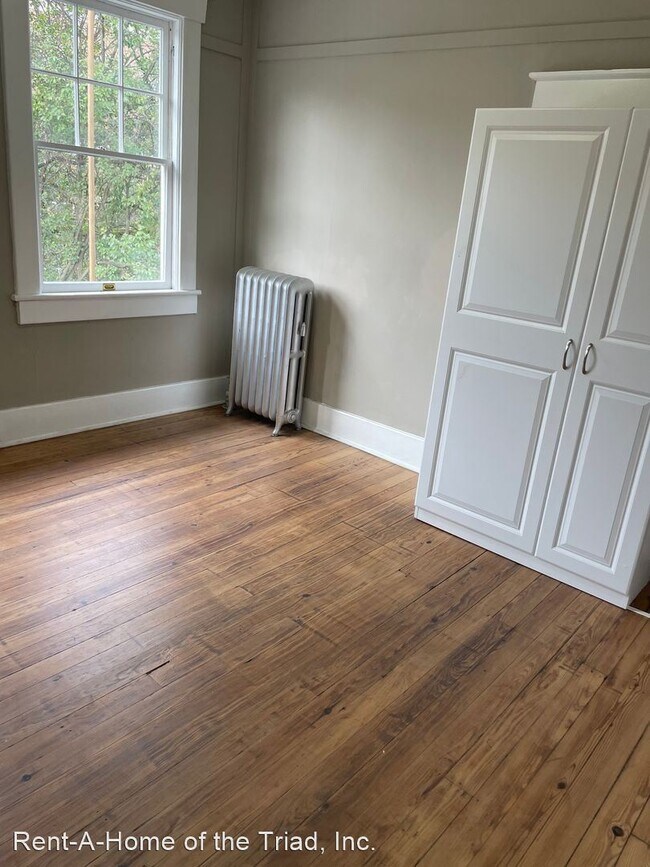 Building Photo - 2 br, 1 bath House - 322 A  S Tate Street ...