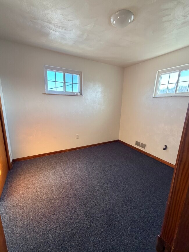 Building Photo - Greenwood Estates