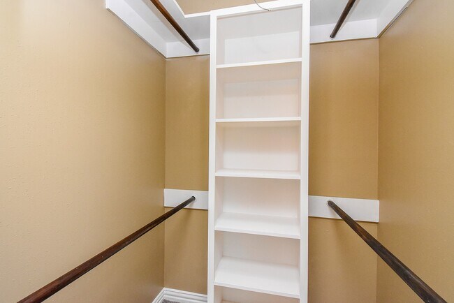 Building Photo - 12402 Amado Dr