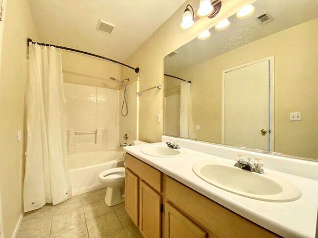 Building Photo - Charming single-story home