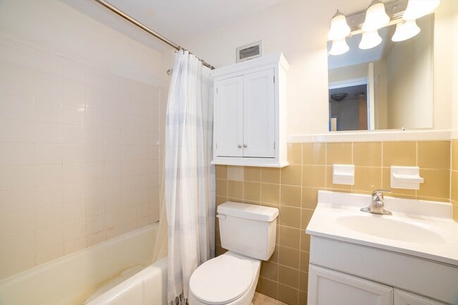 Building Photo - 13 Summer St