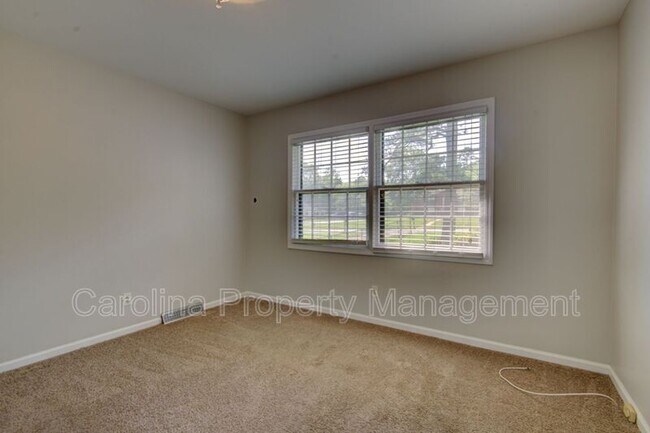 Building Photo - 6412 Tomahawk Ln