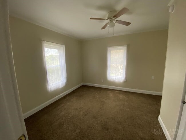 Building Photo - 11 E 5th St