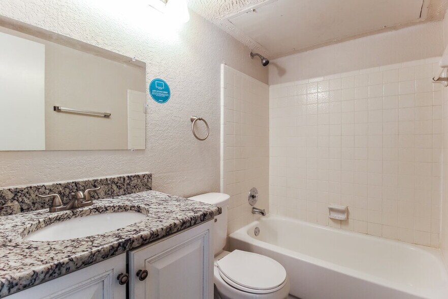 Building Photo - 1517 Caplin Dr