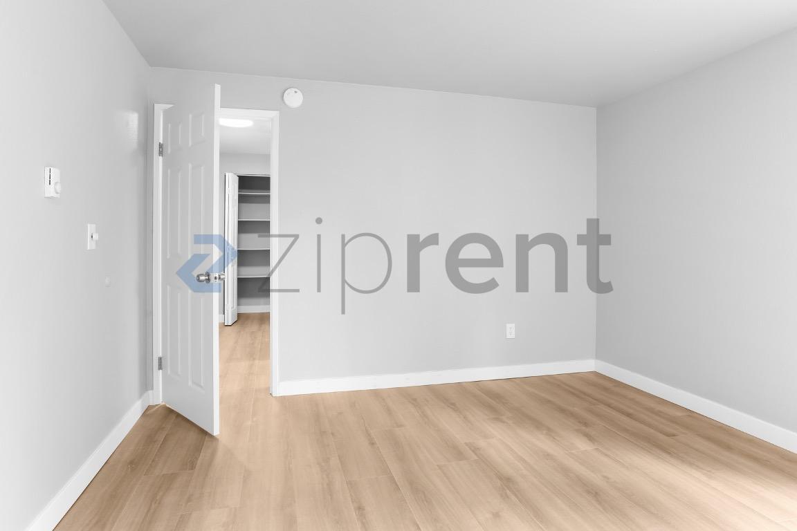 Building Photo - Unit