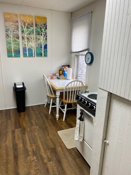 Building Photo - 1139 State St