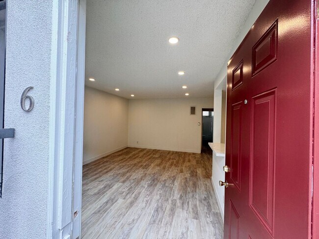 Building Photo - 3510 Clarington Ave