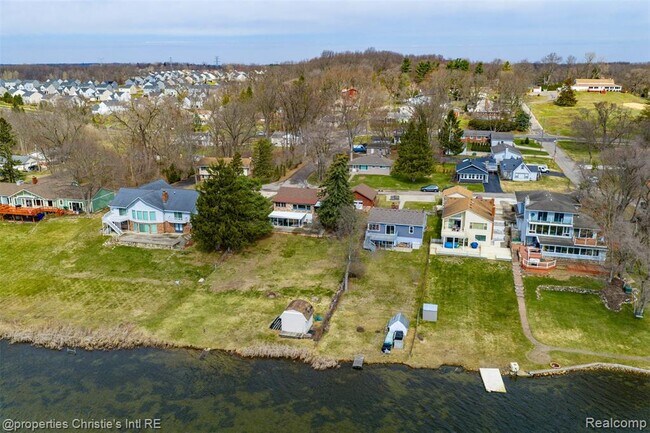 Building Photo - 2739 Lakeridge Ave