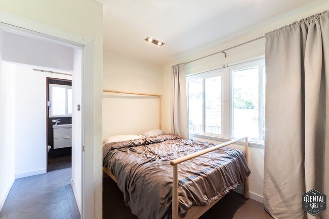 Building Photo - 314 S Gless St