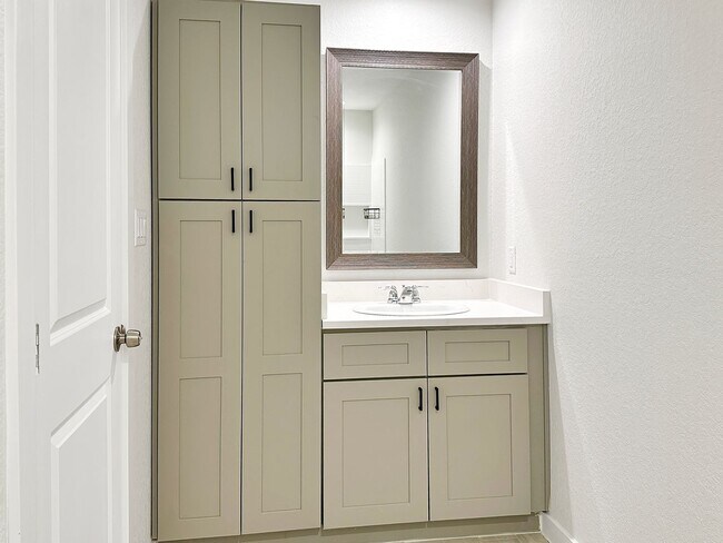 Building Photo - Charming Country Living with Modern Comforts!