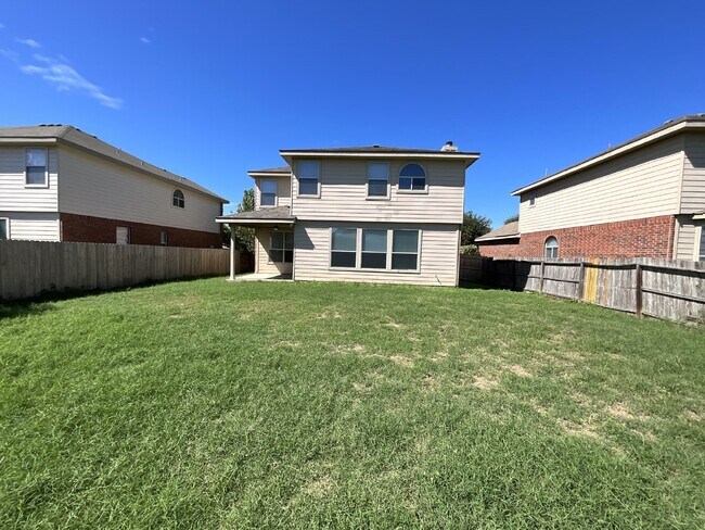 Building Photo - "Charming 3-Bed Oasis with Granite Touches & Cozy Fireplace in Cibolo!"