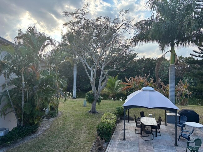 Building Photo - 106 Windsor E