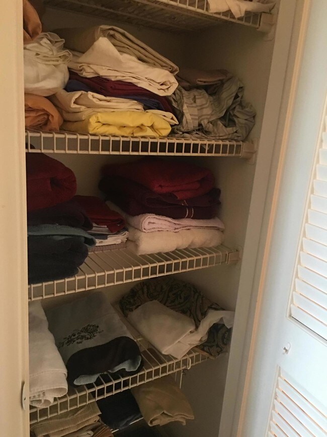 Building Photo - 361 S Hollybrook Dr