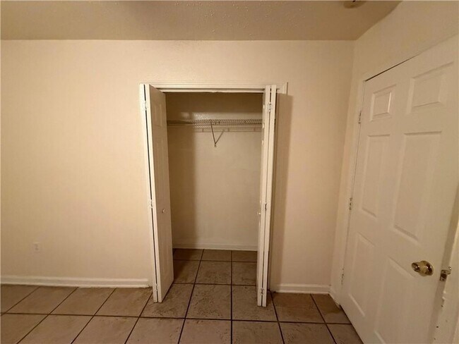 Building Photo - 3708 Shangri-La Dr