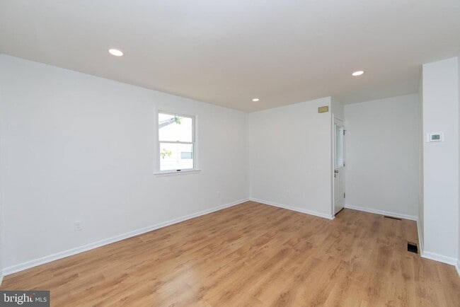 Building Photo - 32 Willis Ave