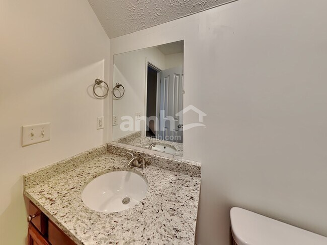 Building Photo - 1725 Kinsale Ave