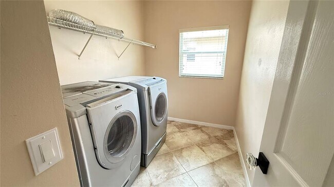 Building Photo - 3559 Sunset Isles Blvd