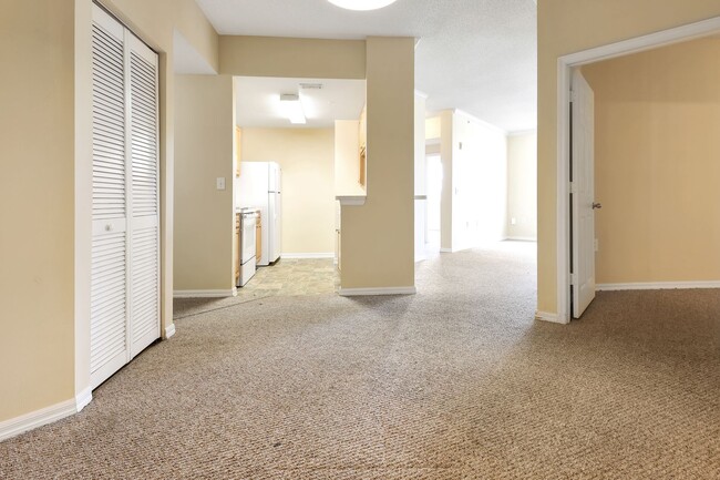 Building Photo - 5500 Bentgrass Dr