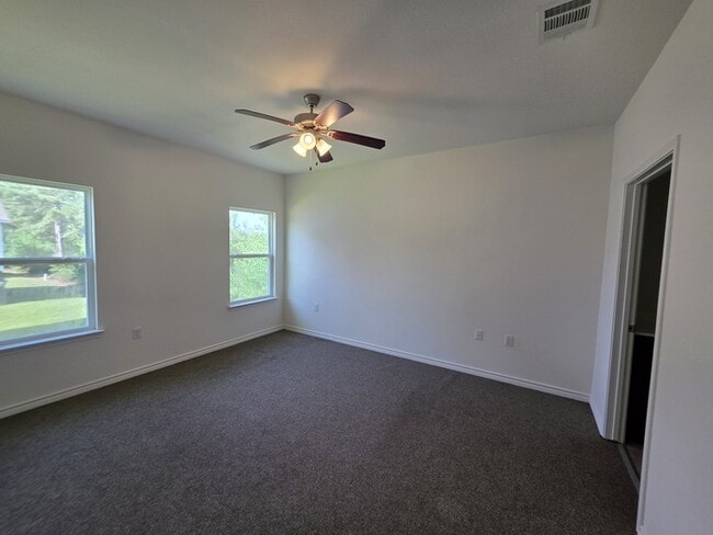 Building Photo - 3/2/2 Oakdale floorplan
