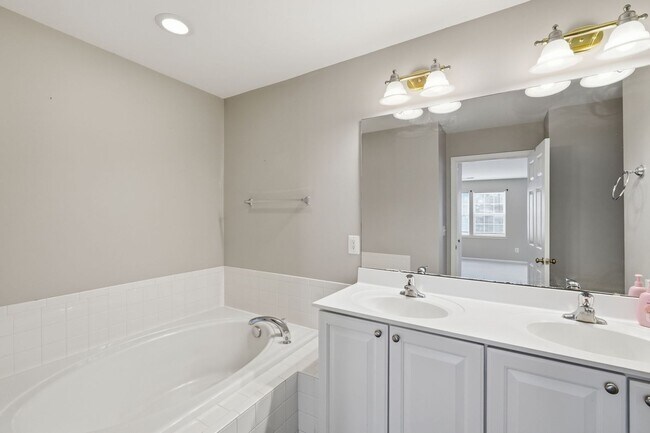 Building Photo - Experience the perfect blend of comfort, style, and functionality in this beautifully designed fo...