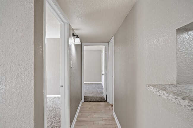 Building Photo - 8100 Creekbend Dr