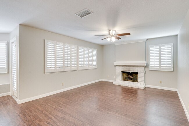 Building Photo - Luxury Meets Comfort in This Beautiful 4-Bedroom Retreat