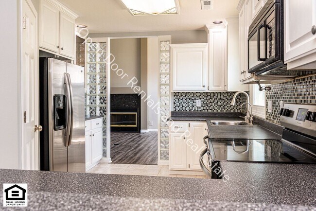 Building Photo - 8218 Fountainhead Dr