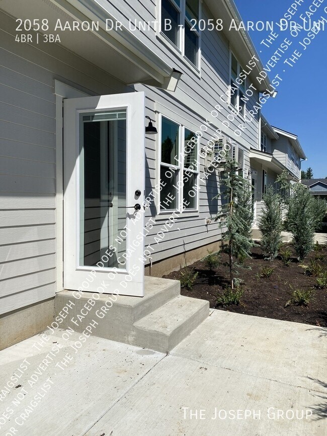 Building Photo - 2058 Aaron Dr