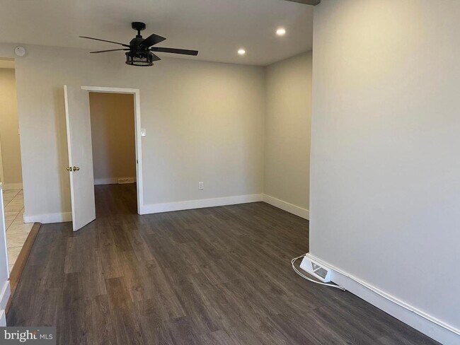 Building Photo - 21 S Main St