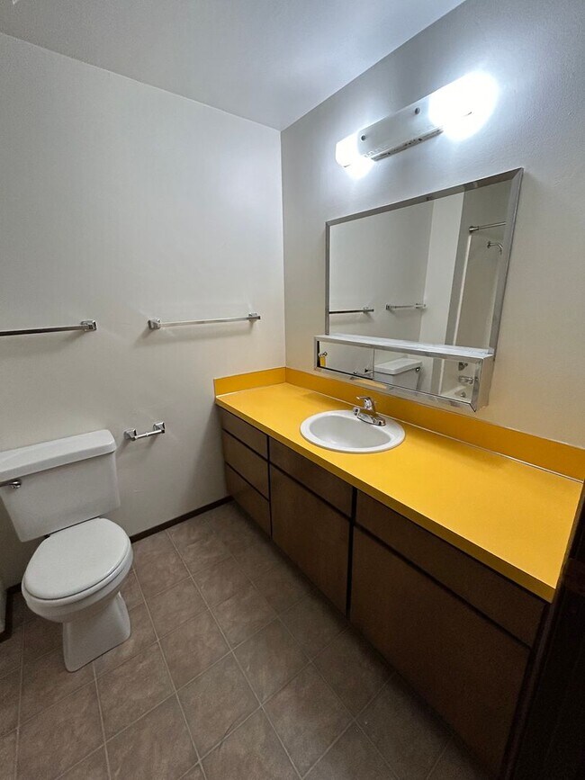 Building Photo - $750 off 1st Month's Rent!!! Charming 3bd/2ba Home!