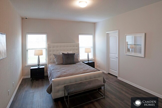 Building Photo - 667 Pinnacle Dr