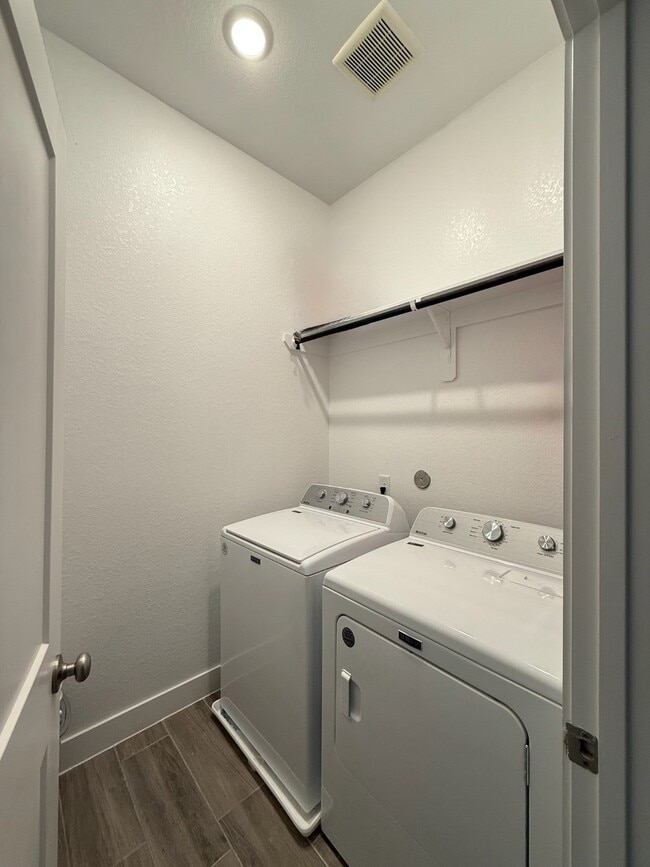 Building Photo - 7826 Starfish Arbor Dr