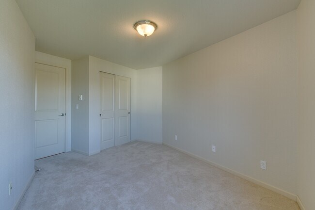 Building Photo - Beautiful 1 bed, 1 bath in Magnolia. Hardw...