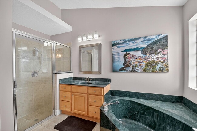 Building Photo - 2725 Pointe Cir