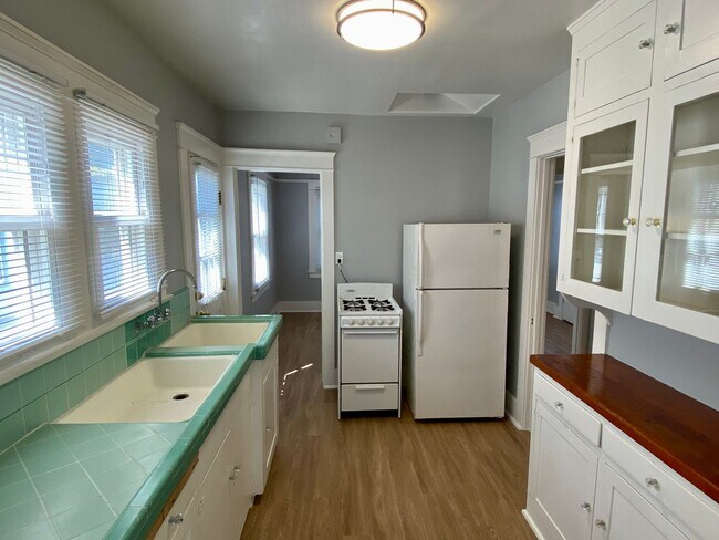 Building Photo - 2315-2317 State Street