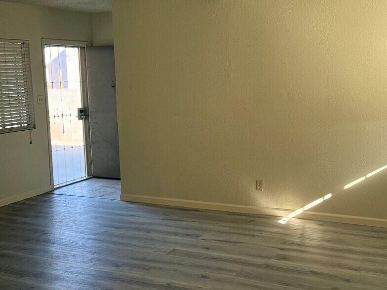 Building Photo - 1210 W 104th St