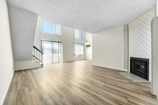 Interior Photo - 3415 McLaughlin Ave in Mar Vista!  Steps t...