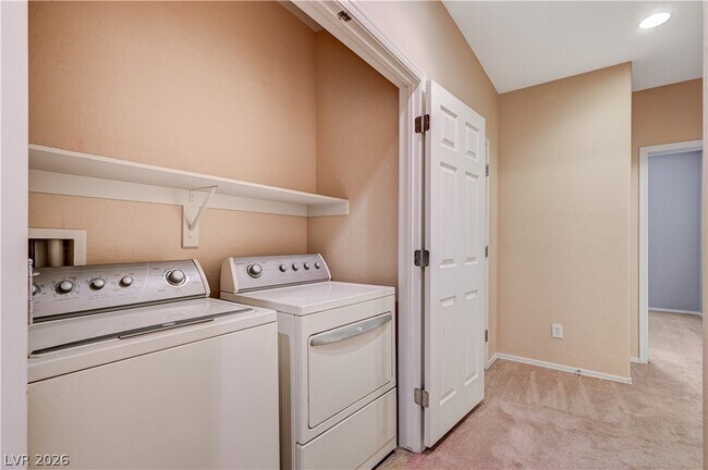 Building Photo - 6868 Sky Pointe Dr