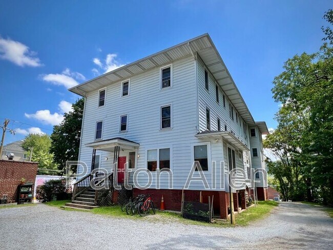 Building Photo - 43 Ravenscroft Dr