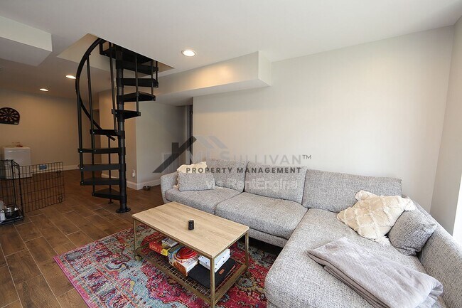 Building Photo - 411 N Maple St
