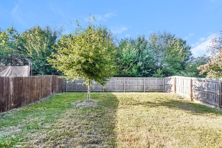 Building Photo - 255 Magnaview Dr