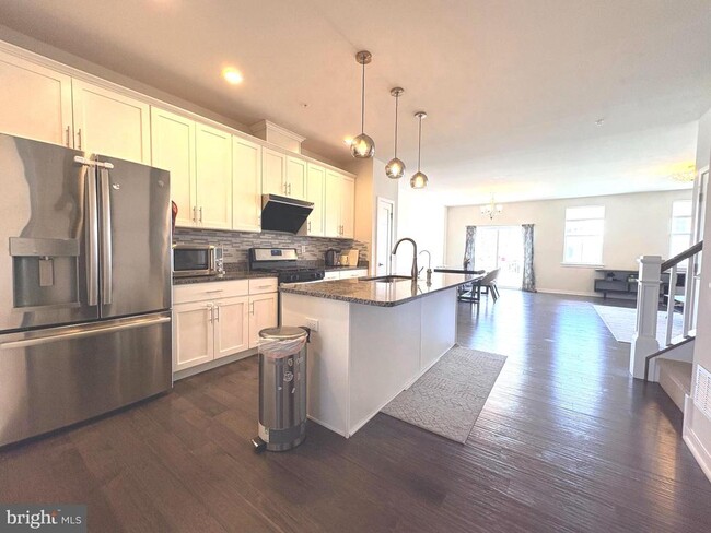 Building Photo - 113 Wynstone Ct