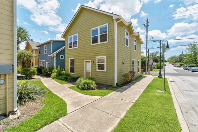 Building Photo - 1601 Miriam Ave