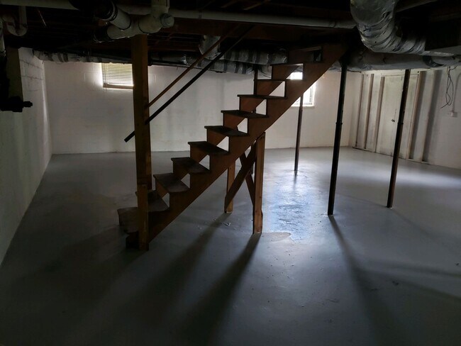 Building Photo - 866 Rankin St NE