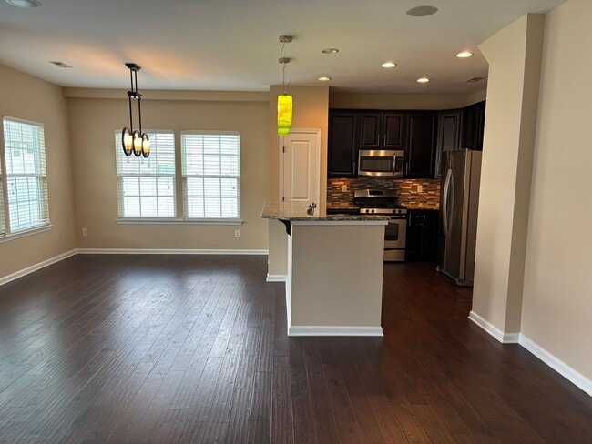 Building Photo - Beautiful End Unit Townhome in the McCarle...