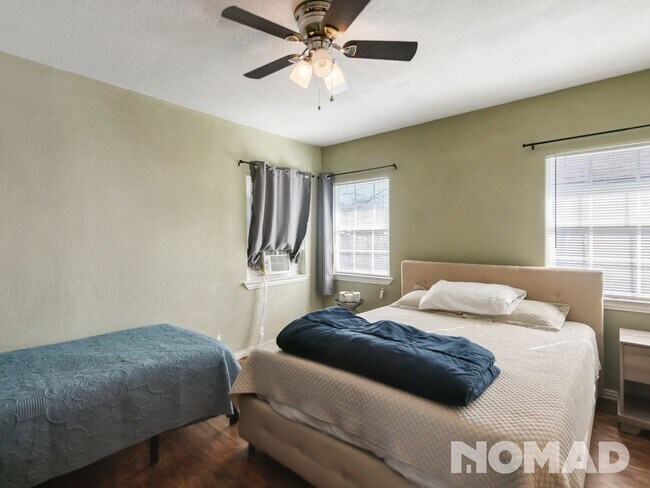 Building Photo - 1 bedroom renovated duplex